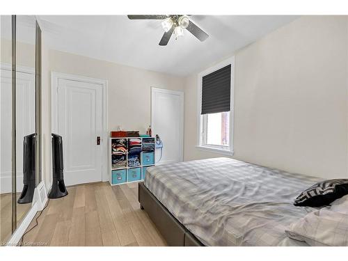 1617 Main Street E, Hamilton, ON - Indoor Photo Showing Bedroom