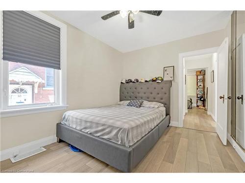 1617 Main Street E, Hamilton, ON - Indoor Photo Showing Bedroom