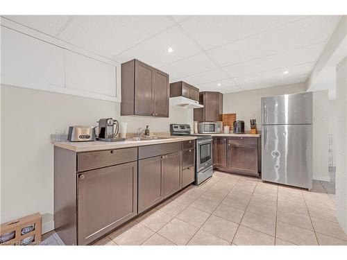 1617 Main Street E, Hamilton, ON - Indoor Photo Showing Kitchen