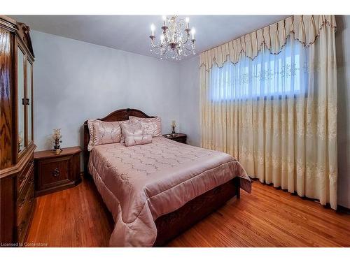 923 Upper Ottawa Street, Hamilton, ON - Indoor Photo Showing Bedroom