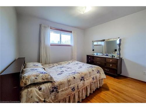 923 Upper Ottawa Street, Hamilton, ON - Indoor Photo Showing Bedroom