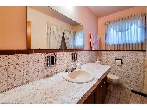 923 Upper Ottawa Street, Hamilton, ON - Indoor Photo Showing Bathroom