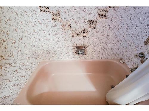 923 Upper Ottawa Street, Hamilton, ON - Indoor Photo Showing Bathroom