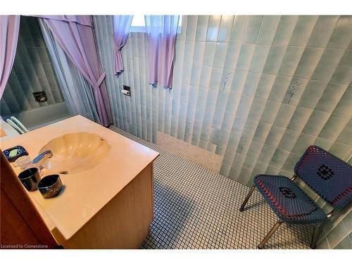 923 Upper Ottawa Street, Hamilton, ON - Indoor Photo Showing Bathroom