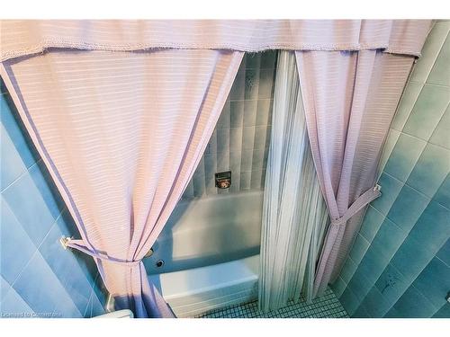 923 Upper Ottawa Street, Hamilton, ON - Indoor Photo Showing Bathroom