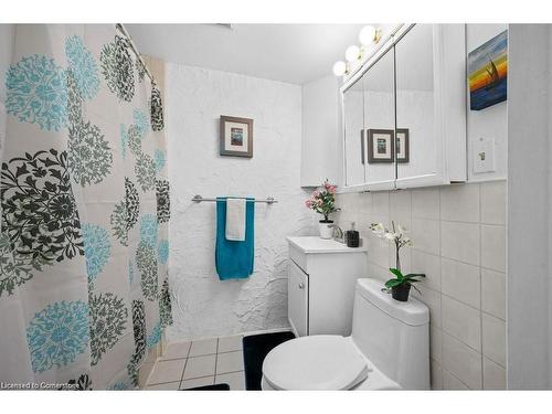 130 Market Street, Hamilton, ON - Indoor Photo Showing Bathroom