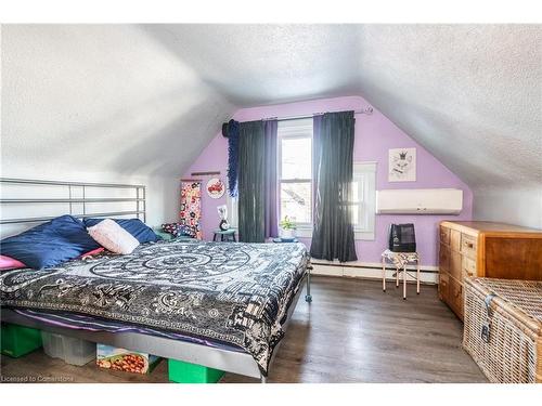 93 East 23Rd Street, Hamilton, ON - Indoor Photo Showing Bedroom