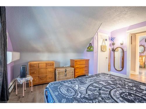 93 East 23Rd Street, Hamilton, ON - Indoor Photo Showing Bedroom