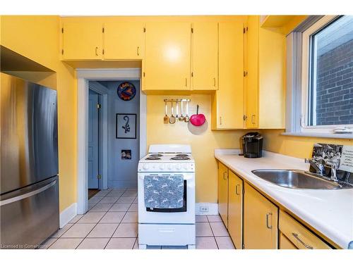 93 East 23Rd Street, Hamilton, ON - Indoor Photo Showing Kitchen