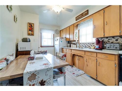 1211 Homewood Drive, Burlington, ON - Indoor Photo Showing Kitchen