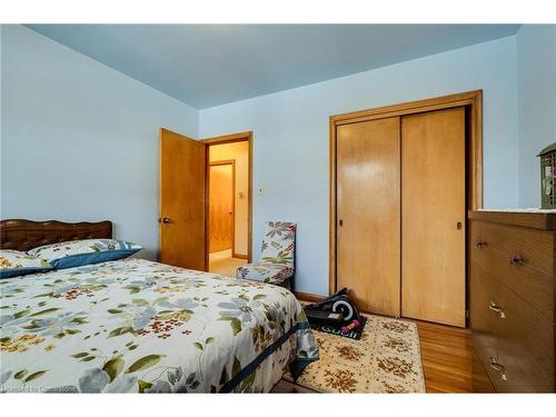 1211 Homewood Drive, Burlington, ON - Indoor Photo Showing Bedroom