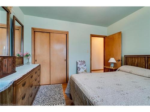 1211 Homewood Drive, Burlington, ON - Indoor Photo Showing Bedroom