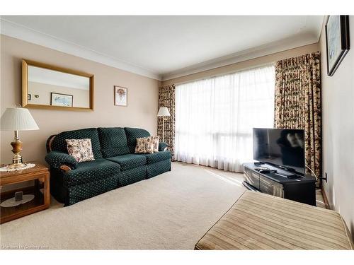 1211 Homewood Drive, Burlington, ON - Indoor Photo Showing Living Room