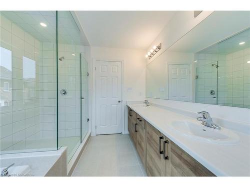 3905 Koenig Road, Burlington, ON - Indoor Photo Showing Bathroom