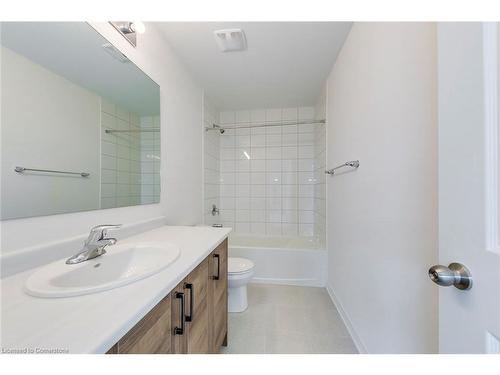 3905 Koenig Road, Burlington, ON - Indoor Photo Showing Bathroom