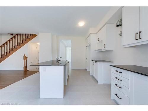 3905 Koenig Road, Burlington, ON - Indoor Photo Showing Kitchen