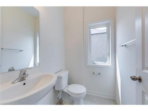 3905 Koenig Road, Burlington, ON - Indoor Photo Showing Bathroom