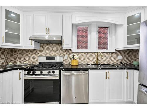 222 Province Street S, Hamilton, ON - Indoor Photo Showing Kitchen With Upgraded Kitchen