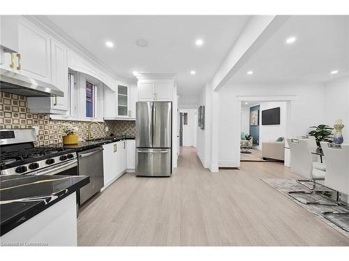 222 Province Street S, Hamilton, ON - Indoor Photo Showing Kitchen With Upgraded Kitchen