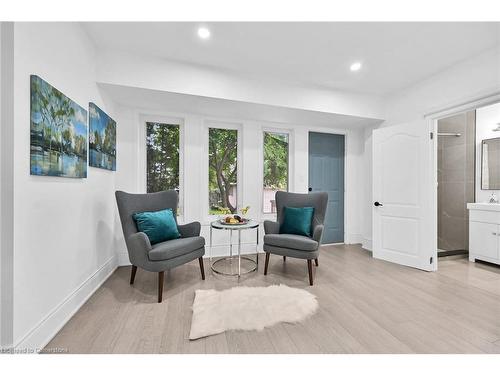 222 Province Street S, Hamilton, ON - Indoor Photo Showing Living Room