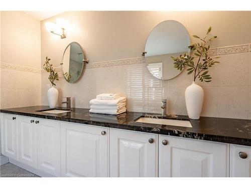 2245 Hampstead Road, Oakville, ON - Indoor Photo Showing Kitchen