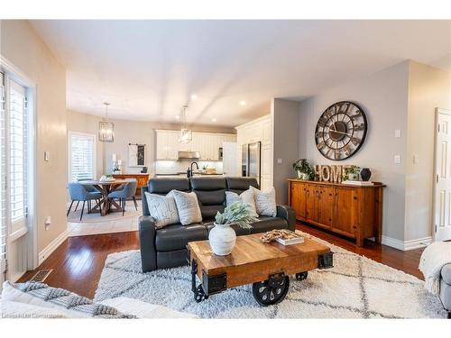 2245 Hampstead Road, Oakville, ON - Indoor Photo Showing Living Room