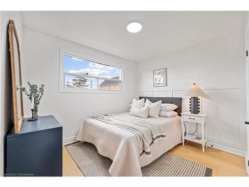 20 Walter Avenue S, Hamilton, ON - Indoor Photo Showing Bedroom