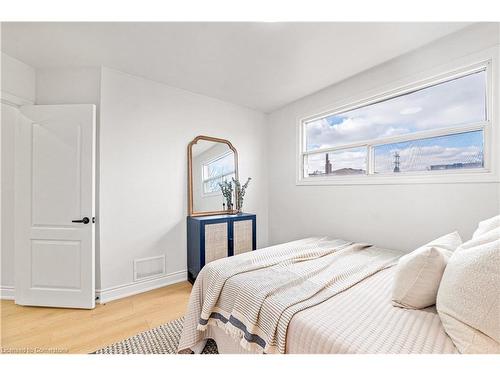 20 Walter Avenue S, Hamilton, ON - Indoor Photo Showing Bedroom