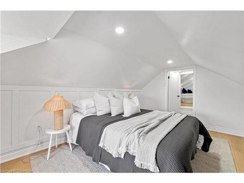 20 Walter Avenue S, Hamilton, ON - Indoor Photo Showing Bedroom