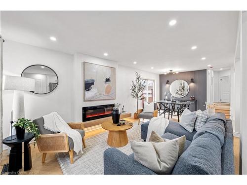 20 Walter Avenue S, Hamilton, ON - Indoor Photo Showing Living Room