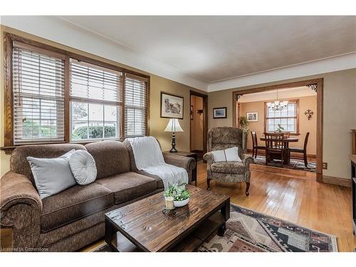 1 Wilmar Court, Dundas, ON - Indoor Photo Showing Living Room