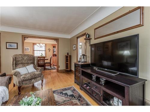 1 Wilmar Court, Dundas, ON - Indoor Photo Showing Living Room