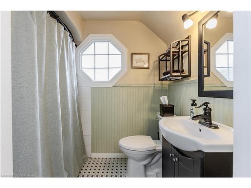 1 Wilmar Court, Dundas, ON - Indoor Photo Showing Bathroom