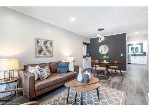 104 Edgemont Street N, Hamilton, ON - Indoor Photo Showing Living Room