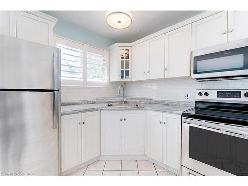 17-2373 King Street E, Hamilton, ON - Indoor Photo Showing Kitchen