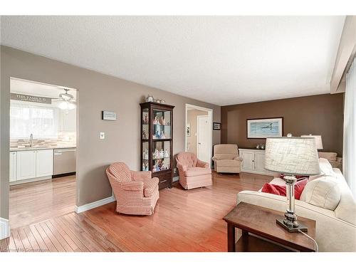 12 School Road, Shelburne, ON - Indoor Photo Showing Living Room