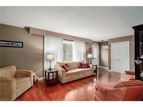 12 School Road, Shelburne, ON - Indoor Photo Showing Living Room