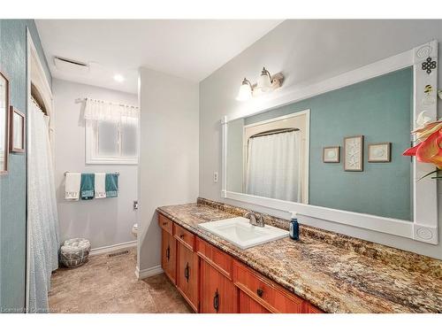 12 School Road, Shelburne, ON - Indoor Photo Showing Bathroom