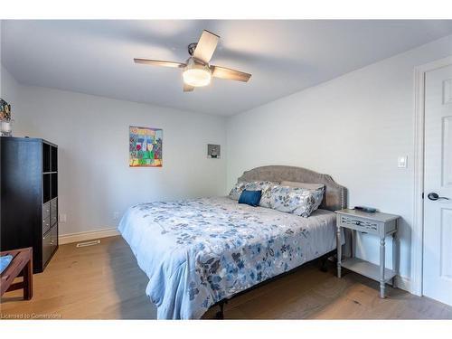 2014 Cavendish Drive, Burlington, ON - Indoor Photo Showing Bedroom