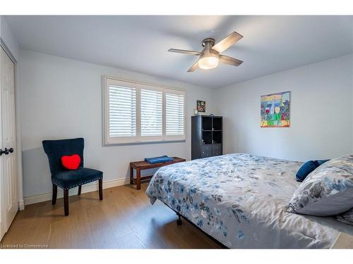 2014 Cavendish Drive, Burlington, ON - Indoor Photo Showing Bedroom