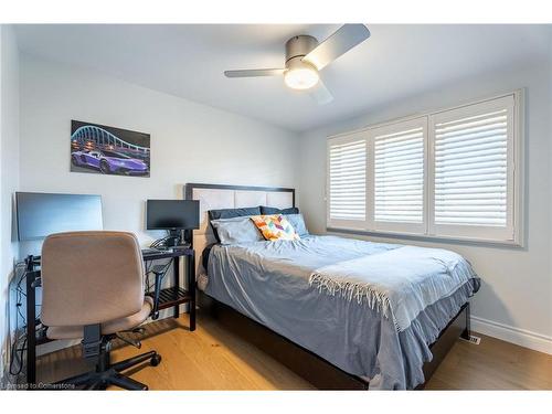 2014 Cavendish Drive, Burlington, ON - Indoor Photo Showing Bedroom