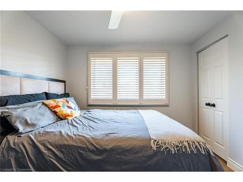 2014 Cavendish Drive, Burlington, ON - Indoor Photo Showing Bedroom