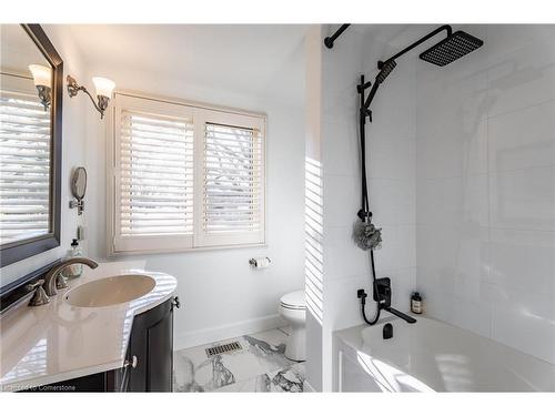 2014 Cavendish Drive, Burlington, ON - Indoor Photo Showing Bathroom