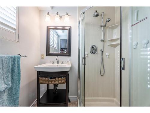 2014 Cavendish Drive, Burlington, ON - Indoor Photo Showing Bathroom