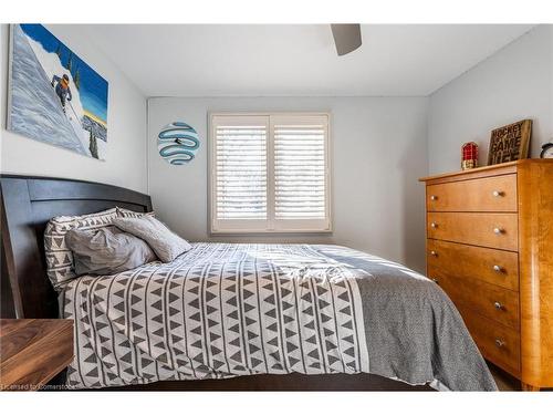 2014 Cavendish Drive, Burlington, ON - Indoor Photo Showing Bedroom