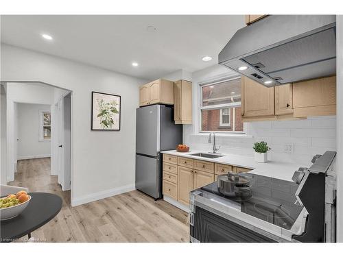 555 Upper Sherman Avenue, Hamilton, ON - Indoor Photo Showing Kitchen