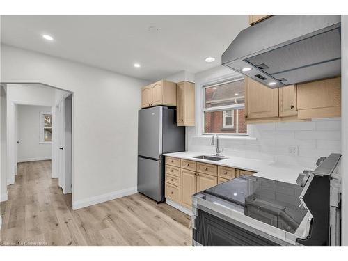 555 Upper Sherman Avenue, Hamilton, ON - Indoor Photo Showing Kitchen