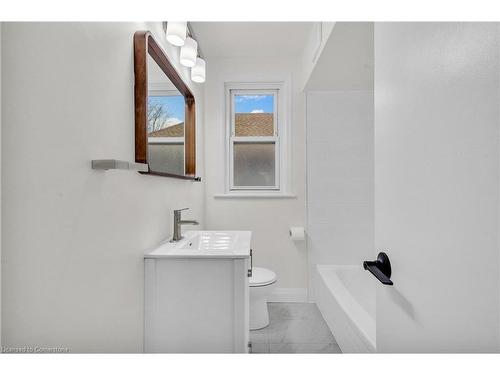 555 Upper Sherman Avenue, Hamilton, ON - Indoor Photo Showing Bathroom