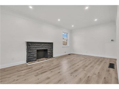 555 Upper Sherman Avenue, Hamilton, ON - Indoor Photo Showing Living Room With Fireplace