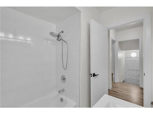 555 Upper Sherman Avenue, Hamilton, ON - Indoor Photo Showing Bathroom